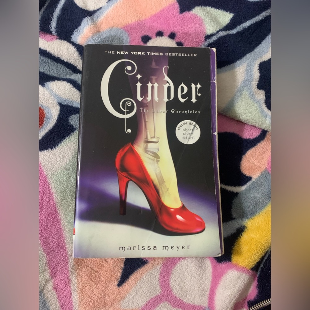 Book Cinder The Lunar Chronicles